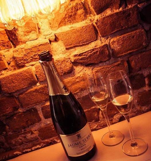 تختخواب و صبحانه Hide&sleep