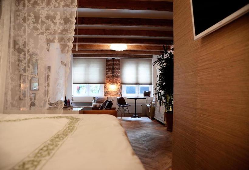 تختخواب و صبحانه Hide&sleep