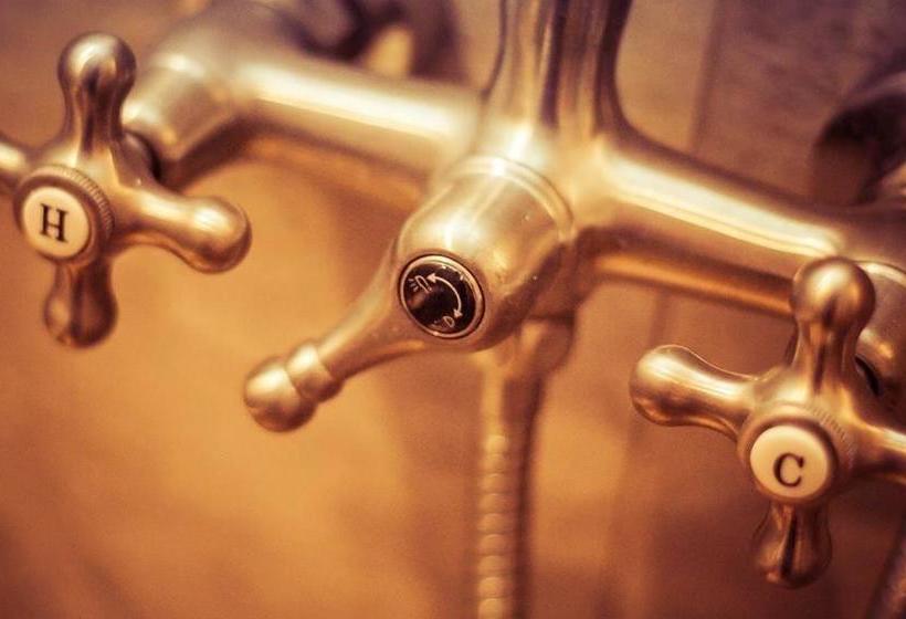 تختخواب و صبحانه Hide&sleep