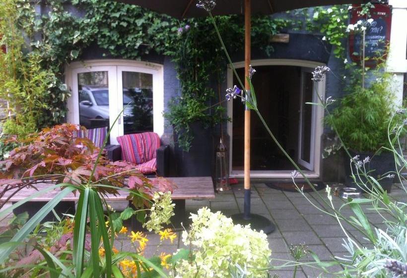 تختخواب و صبحانه Hide&sleep