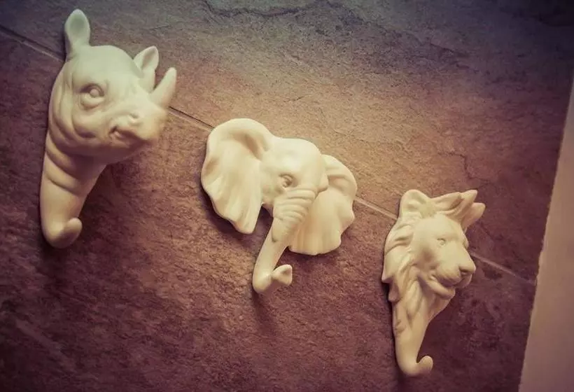 تختخواب و صبحانه Hide&sleep