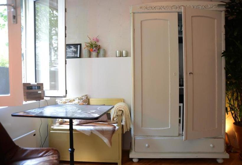 تختخواب و صبحانه Hide&sleep