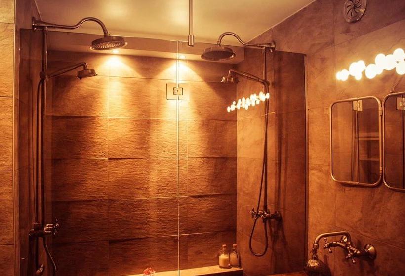 تختخواب و صبحانه Hide&sleep