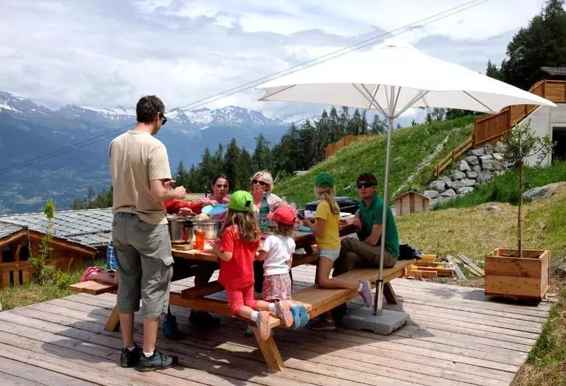 تختخواب و صبحانه Iglusaq Lodge