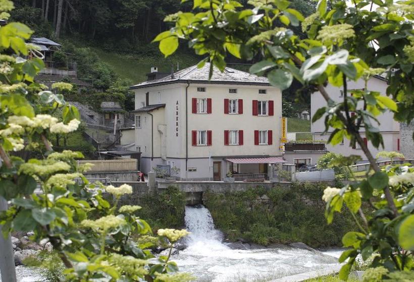 호텔 Albergo Foppoli