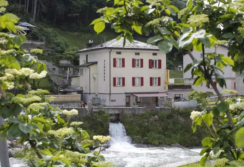 Hotelli Albergo Foppoli