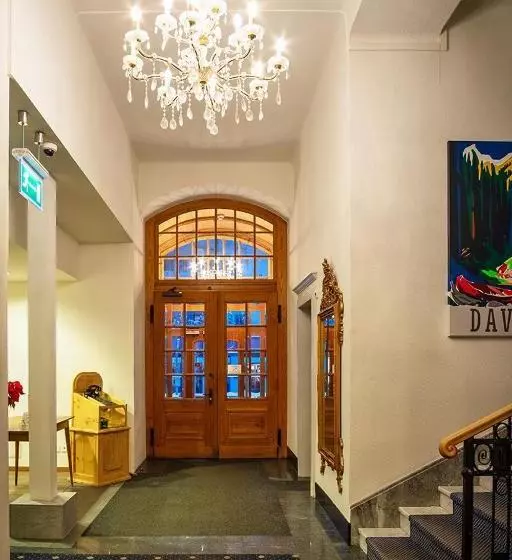 هتل Davos Inn