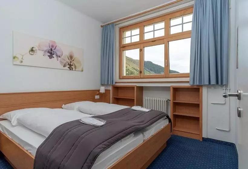هتل Davos Inn