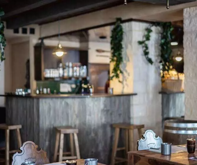 Hotelli Peanut Medieval Lodge
