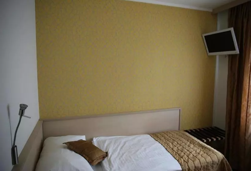 هتل Schlüssel Binningen