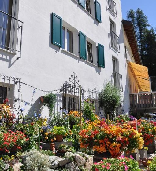 בית מלון כפרי Seraina