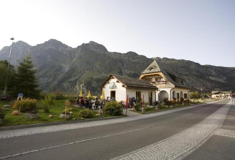 בית מלון כפרי Seraina