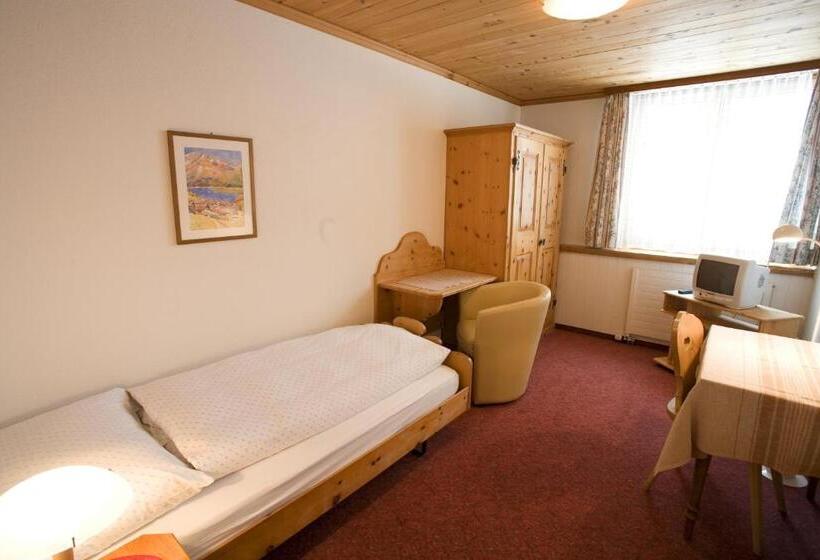 בית מלון כפרי Seraina