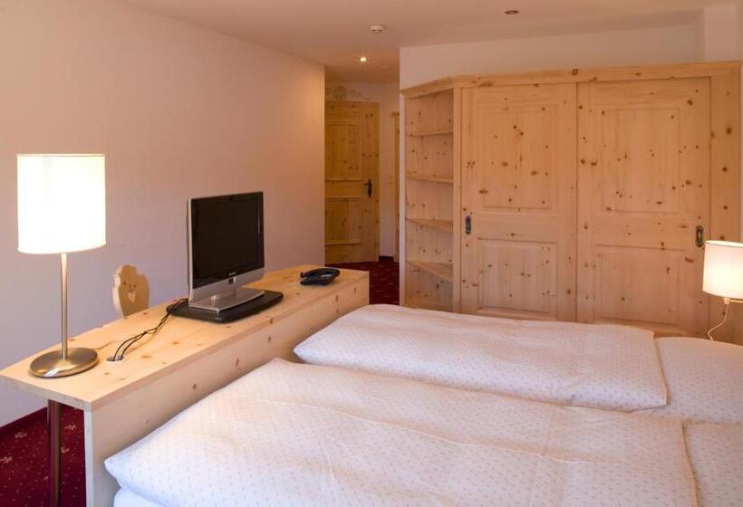 בית מלון כפרי Seraina