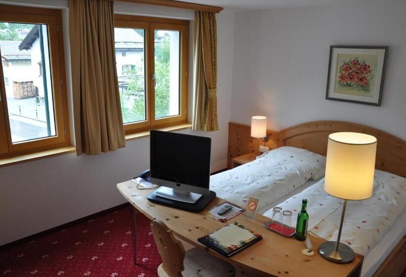 בית מלון כפרי Seraina