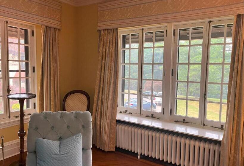 مبيت وإفطار Rushmore Estate