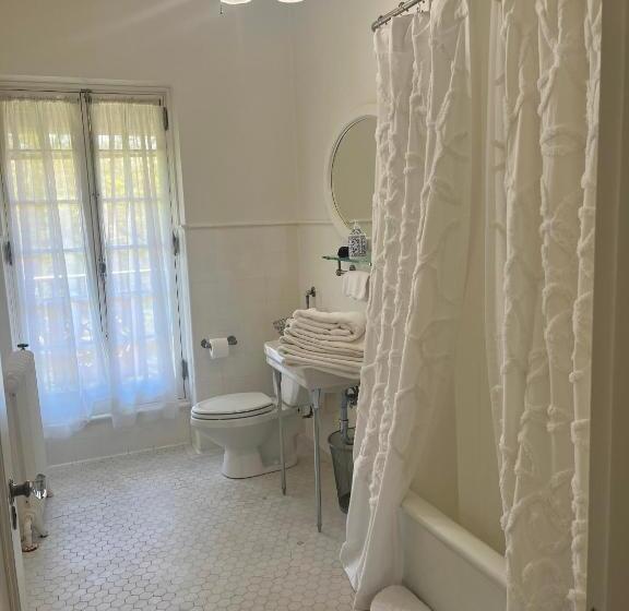 مبيت وإفطار Rushmore Estate