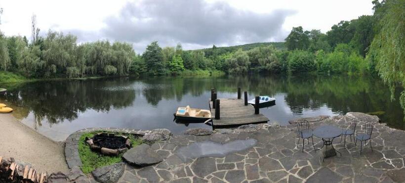 مبيت وإفطار Rushmore Estate