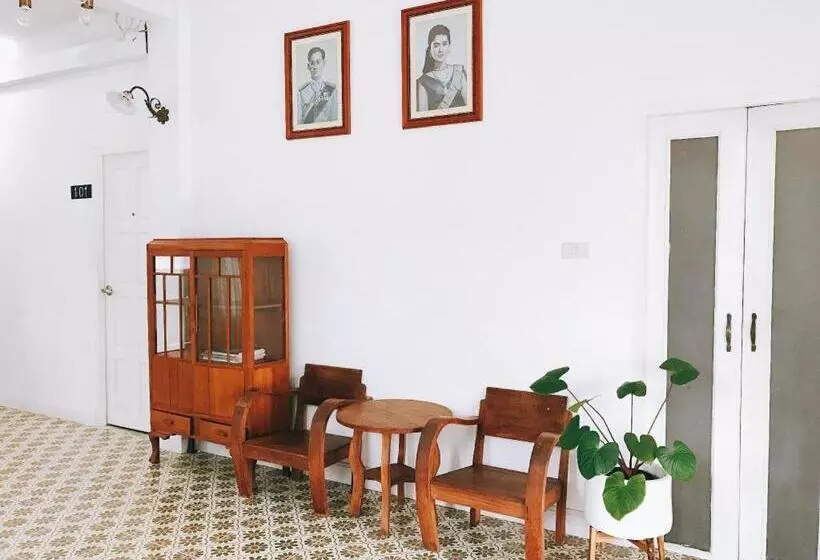 ホテル Khemjit Cafe  And Bed