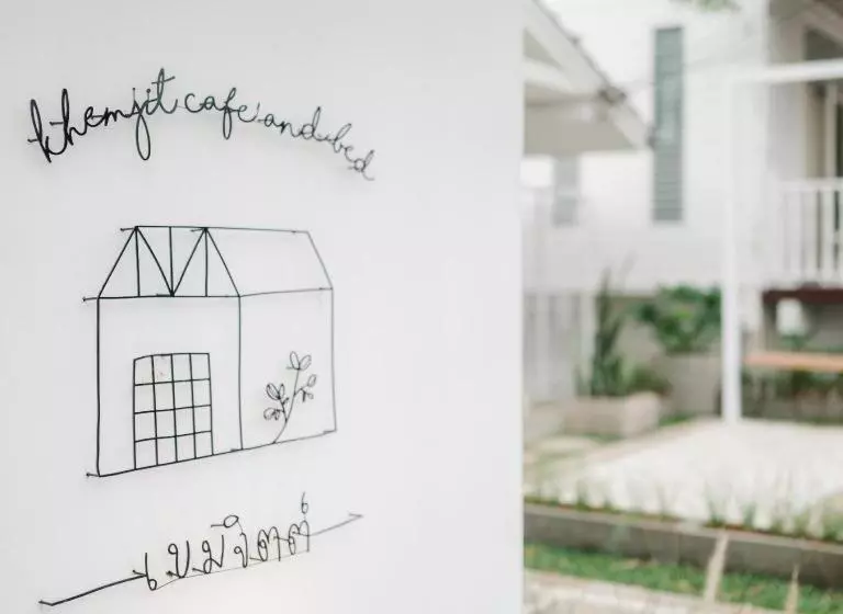 ホテル Khemjit Cafe  And Bed