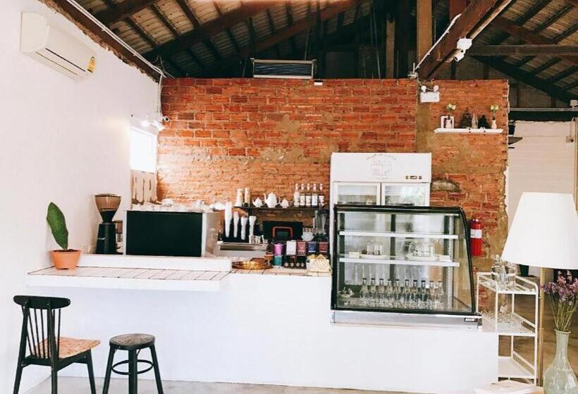 ホテル Khemjit Cafe And Bed