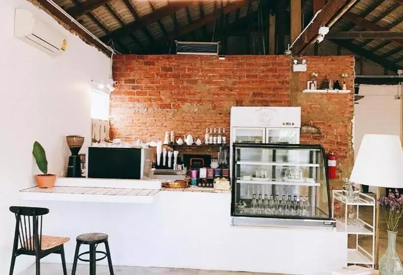 ホテル Khemjit Cafe  And Bed