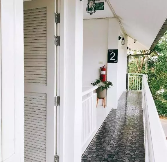 ホテル Khemjit Cafe  And Bed