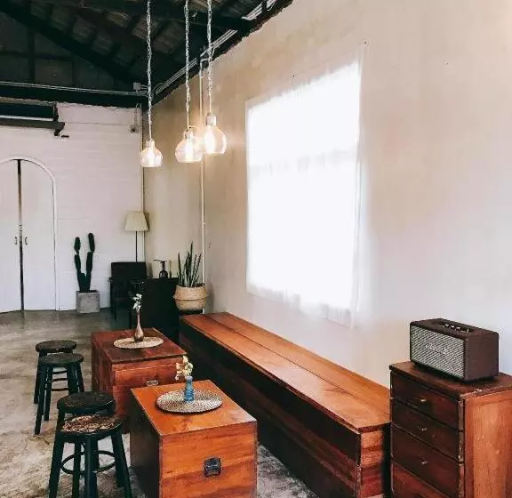 ホテル Khemjit Cafe  And Bed