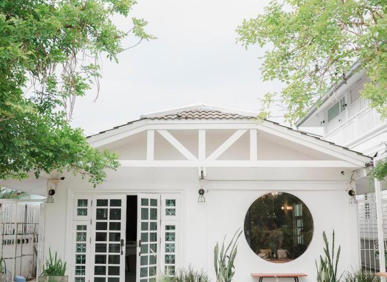 ホテル Khemjit Cafe And Bed