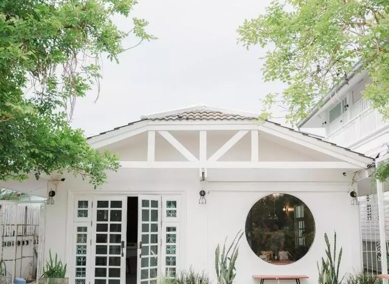 ホテル Khemjit Cafe  And Bed