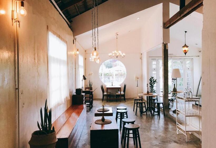 ホテル Khemjit Cafe And Bed