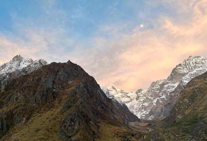 New Hotel Snow Crest