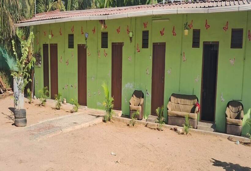 فندق Aryas Residency