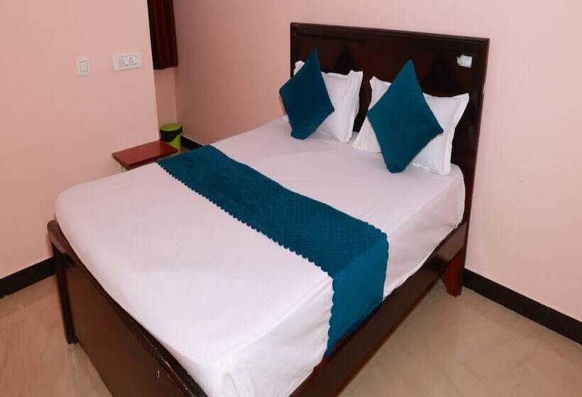 فندق Aryas Residency