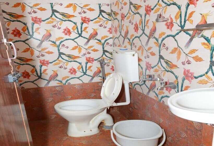 فندق Aryas Residency