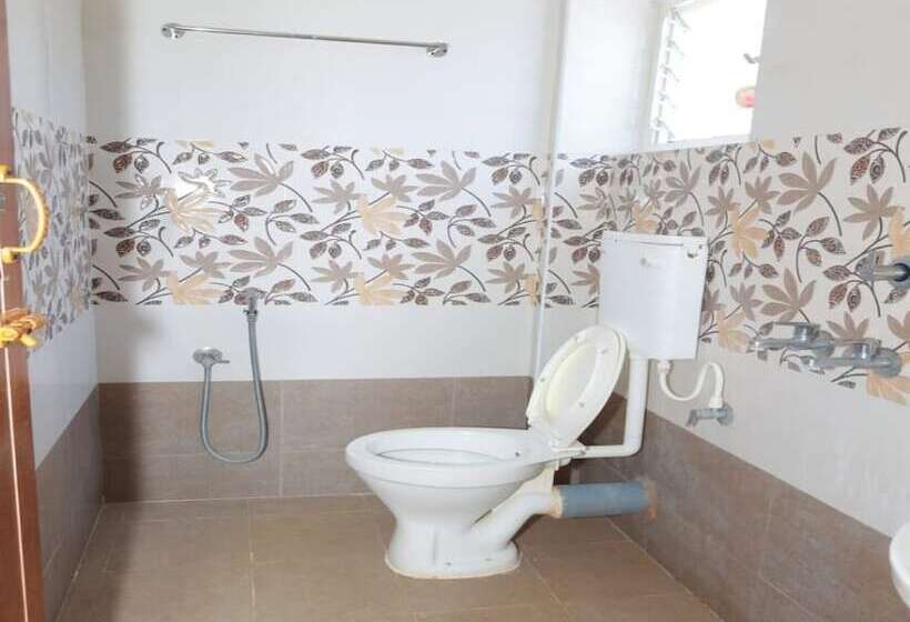 فندق Aryas Residency