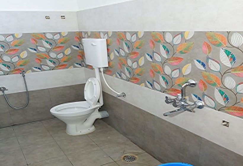 فندق Aryas Residency