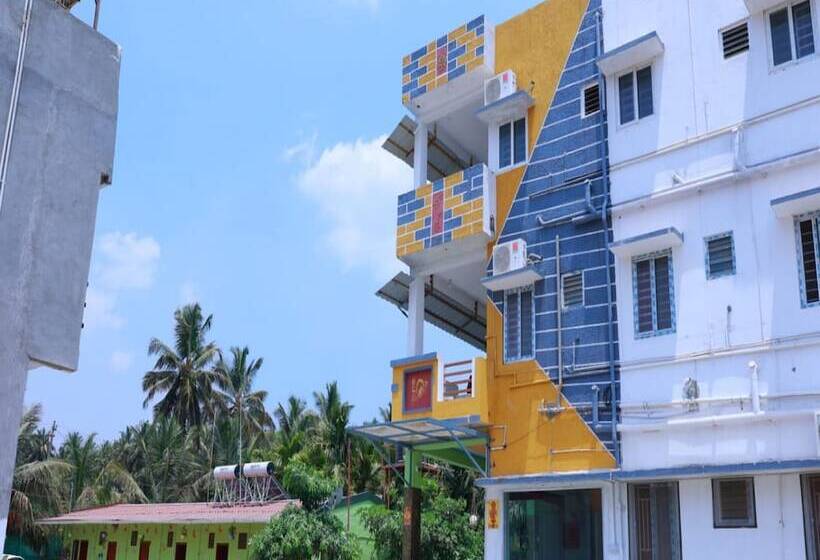 فندق Aryas Residency