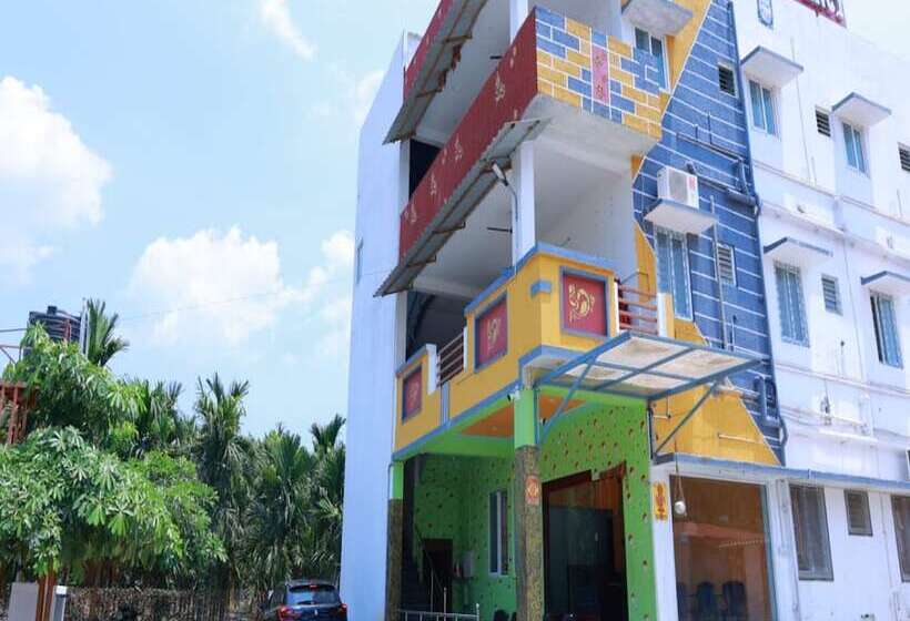 فندق Aryas Residency