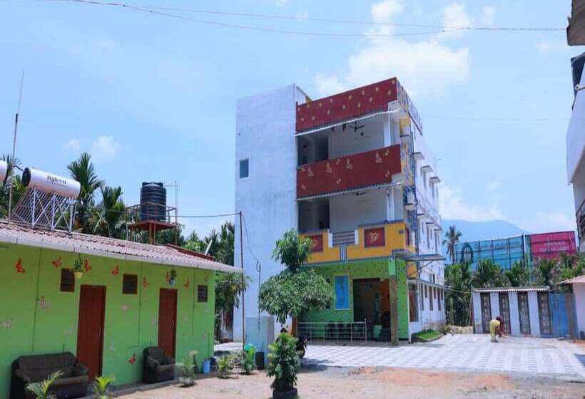 فندق Aryas Residency