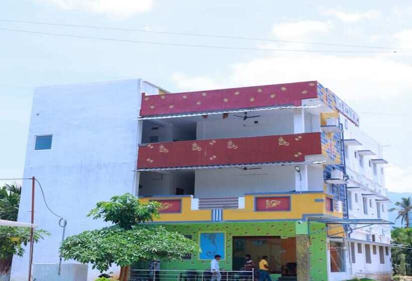 فندق Aryas Residency