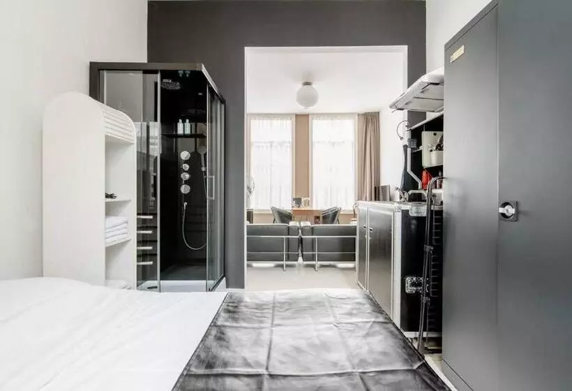 تختخواب و صبحانه Zocher6 Bnb A Monumental Town House In The City Center