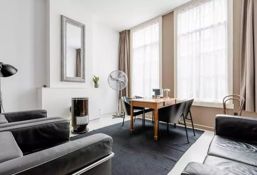 تختخواب و صبحانه Zocher6 Bnb A Monumental Town House In The City Center