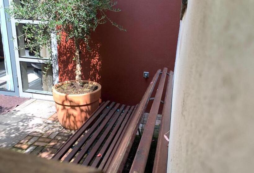 مبيت وإفطار Zocher6 Bnb A Monumental Town House In The City Center