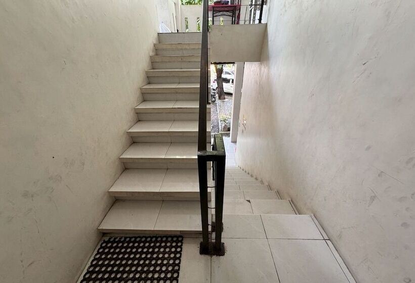 فندق Oyo 93912 Kost Takalar