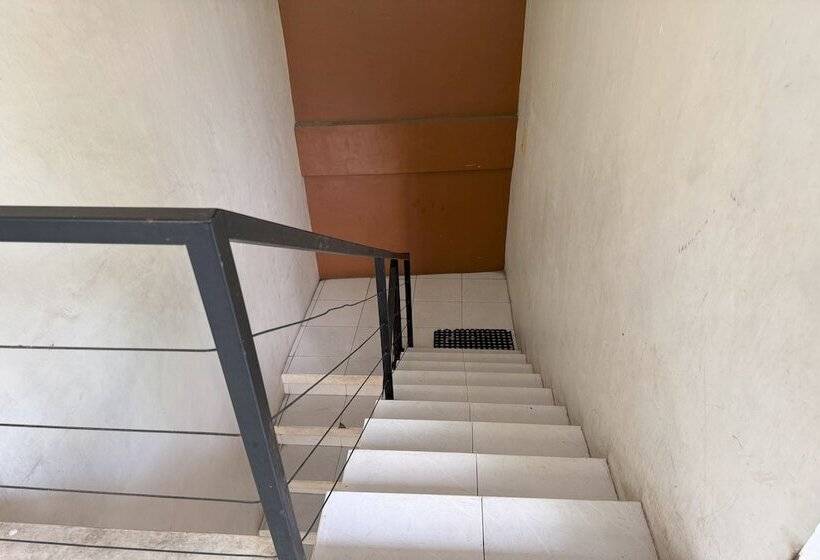 فندق Oyo 93912 Kost Takalar