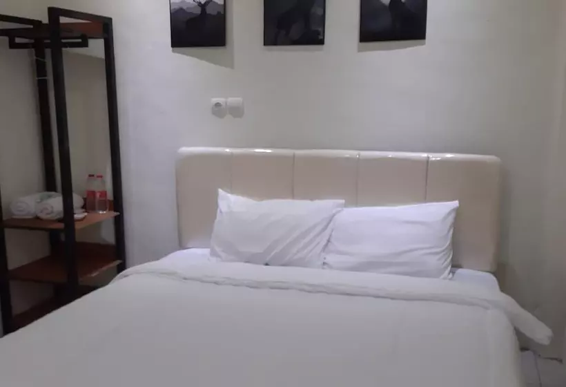 Hotelli Oyo 93912 Kost Takalar