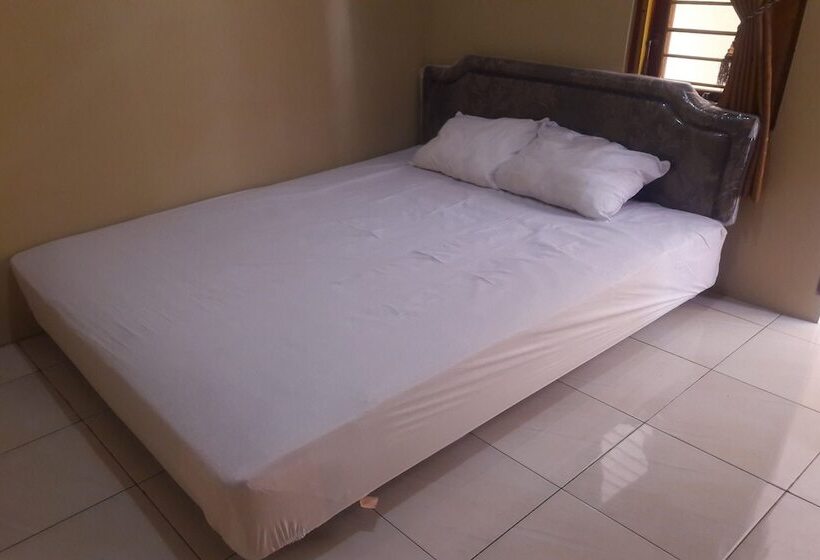 فندق Oyo 93912 Kost Takalar