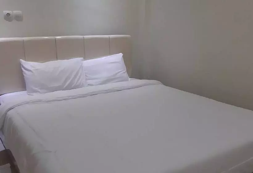 Hotelli Oyo 93912 Kost Takalar