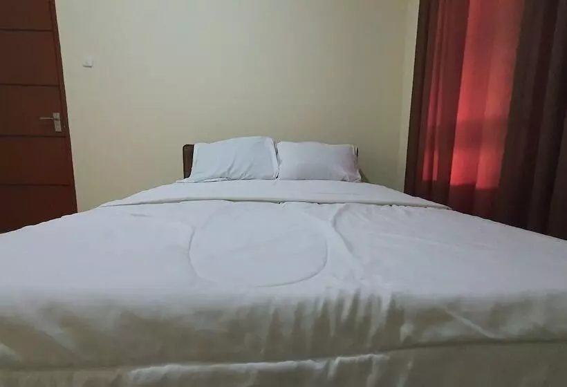 Hotelli Oyo 93912 Kost Takalar